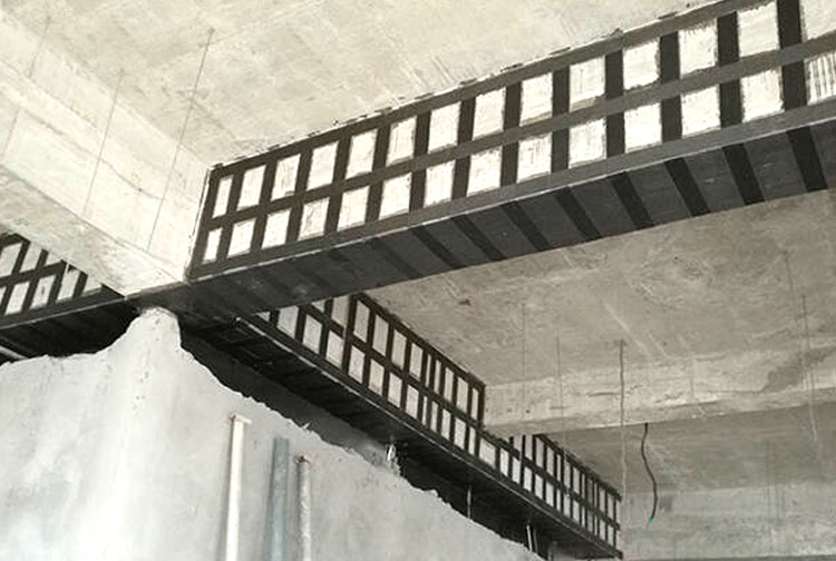 CFRP strips reinforcing a concrete beam
